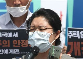 &lt;포토&gt; '언제까지 과거에 살아야 하나요?'