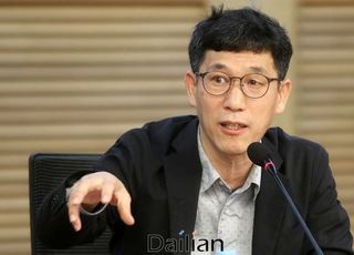 진중권, 윤석열 향한 민주당 공격에 "문재인 대통령 레임덕 시작"