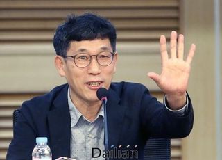 진중권, 정청래의 '김종인 공격'에 "맺힌 게 많을 테니 이해해야"