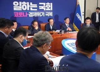 [막 오른 공수처 전쟁-상] 민주당, 文 지시에 '후속3법' 드라이브
