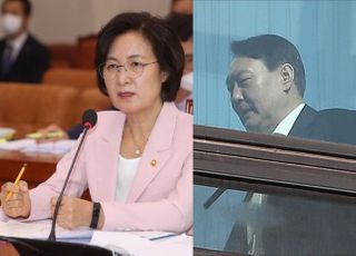 추미애, 윤석열 '지휘 수용'에 "만시지탄이나 국민 바람에 부합"