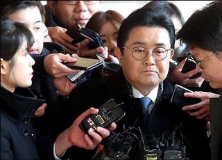 '뇌물수수 혐의' 전병헌, 1심 실형 뒤집고 2심 집행유예