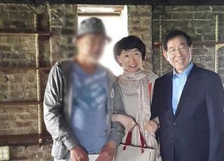 여성변호사회, '박원순과 팔짱 낀 나도 성추행범' 현직검사 징계 요청