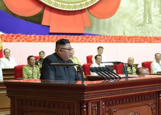 '자위적 핵 억제력' 언급한 김정은, 신무기 공개하나