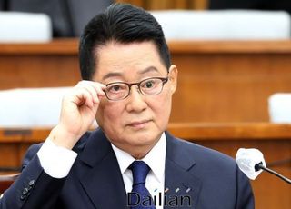 '공익제보자 보호' 외쳤던 박지원, 본인 서명 문건 공개에 "제보자 실명 밝혀라"