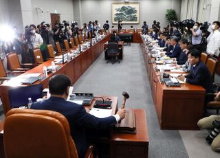 [고삐 풀린 국회③] 쪽수로 기습처리 후 '법' 빌미로 야당압박 '입법독재'