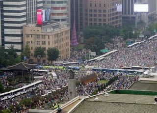 "나라가 니꺼냐"…광복절 서울 도심서 수만명 정부규탄집회