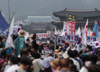 문 대통령, 이번에도 ‘코로나 덕’을 볼 수 있을까?