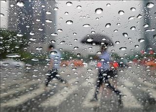 [내일날씨] 전국 흐리고 곳곳에 비…수도권·강원, 최대 50mm 예상
