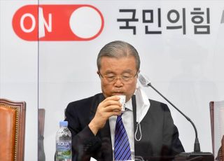김종인, '추미애 사태'에 "대통령 침묵은 정의 파괴에 대한 동조"