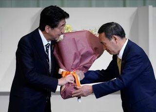 [스가시대 한일관계⑩] '아베 카게무샤?' 스가 신임 총리, 도쿄올림픽도 계승하나