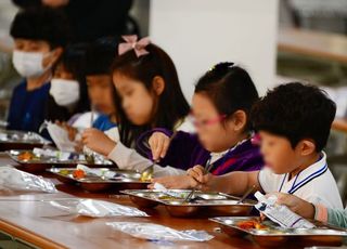 ‘학교급식업체 1년 통으로 날릴 판…재난지원에서도 ‘소외’