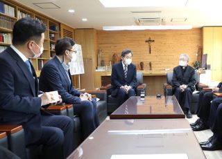 &lt;포토&gt; 천주교 주교회의 방문한 이낙연 대표