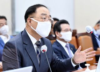 [국감2020] 홍남기 "대주주 요건 3억" 고수…민주당서도 "시기상조" 반발