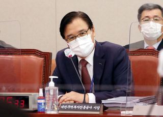 &lt;포토&gt;답변하는 권평오 대한무역투자진흥공사 사장