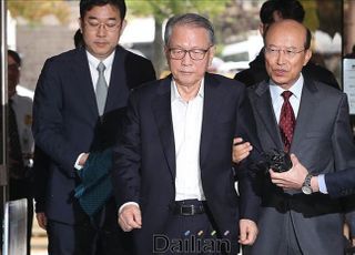 대법원, 김기춘 전 청와대 비서실장 징역 1년 확정
