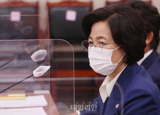 참 바쁜 법무장관…'검란'에 또 '검찰총장 비난' 메시지