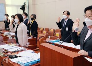 이번엔 여가부 장관이…서울·부산시장 성추문 선거에 "학습기회" 논란