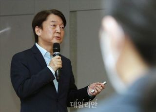 안철수, '아래로부터의 야권재편' 노린다