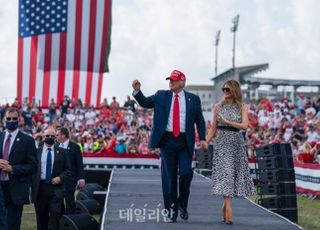 '트럼프 최측근 보좌' 백악관 비서실장도 코로나19 감염