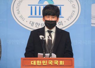 &lt;포토&gt; 발언하는 고 구하라 오빠 구호인 씨