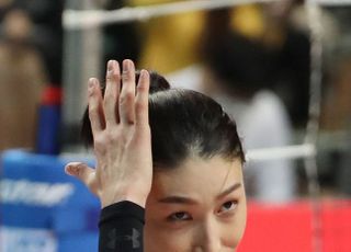 네트 잡아당긴 김연경…과했던 비매너 플레이