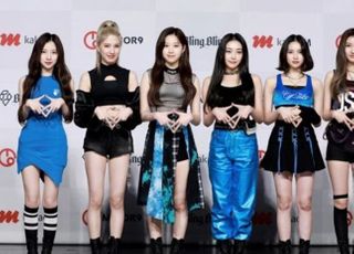 [D:현장] “롤모델은 블랙핑크”…블링블링, 무대 위에서 보여준 자신감