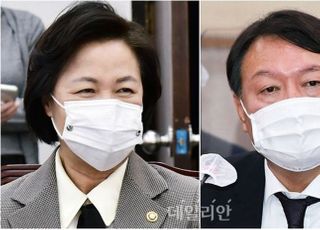 윤석열 측 '재판부문건' 전격 공개…추미애 '수사의뢰' 맞불