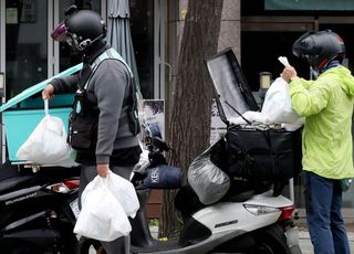 자영업자들, 배달 늘어도 '고민'…주문 감당 안되고, 비용부담 커져