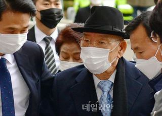 [속보] 전두환 사자명예훼손, 징역 8개월 집행유예 2년