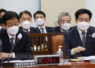 &lt;포토&gt; 행안위 답변하는 김창룡 경찰청장