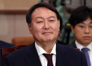 [속보] 윤석열 검찰총장 직무 복귀…법원, 직무배제 효력 정지