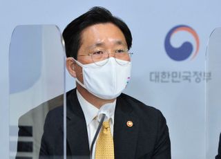 &lt;포토&gt; 2050 탄소중립 실현 추진전략 관련 합동 브리핑 하는 성윤모