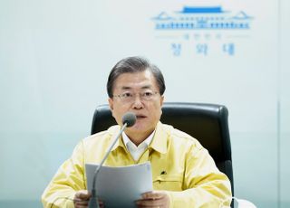 코로나 재확산된 지 언젠데…문대통령, 이제서야 수도권 방역 점검