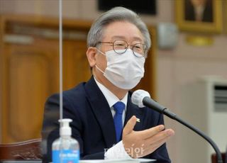 이재명, 경기도 거리두기 3단계 단독격상 보류 "정부방침 존중"