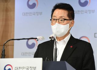 &lt;포토&gt; 권력기관 개혁 합동 브리핑하는 박지원 국정원장