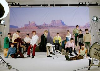 세븐틴, 美 안방극장 찾는다…내년 1월 ‘제임스 코든쇼’ 출연