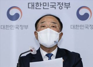 홍남기 "3조+α 규모 재난지원금 내달 지급…이달 검토 마무리"