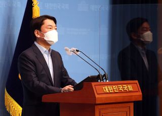 &lt;포토&gt; 서울시장 보궐선거 출마 선언하는 안철수