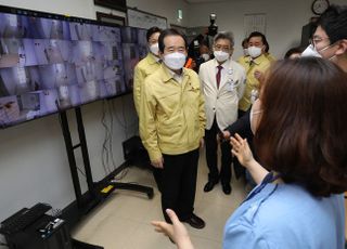 닷새째 1000명대…野, 코로나 확진자 폭발에 '국민 탓 말라' 일침