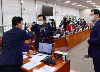 &lt;포토&gt; 보건복지위, 권덕철 보건복지부 장관 후보자 인사청문경과보고서 채택