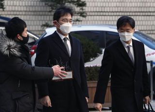 [데일리안 출근길뉴스]이재용에 징역 9년 구형, 초대 공수처장에 김진욱, 제주 전복 어선 선원 7명 실종, 전광훈 무죄, 영국 아스트라제네카 긴급사용 승인 등