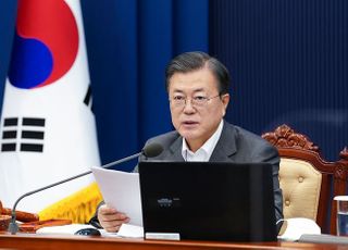 문대통령 "코로나로부터 자유로울 때까지 국민과 함께 걷겠다"