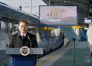 사면 논란 한창인데…문대통령, 경제 행보 '뚜벅뚜벅'