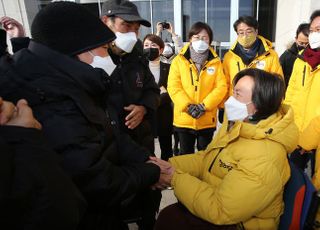 &lt;포토&gt; 단식농성장 복귀한 강은미 원내대표