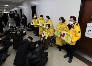 &lt;포토&gt; 법사위 앞에서 중대재해기업처벌법 제정 호소하는 정의당