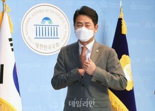 민주당 "전봉민, 부산시의원 당시 206억원 규모 관급공사 수주"