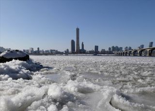 &lt;포토&gt; 얼어붙은 한강