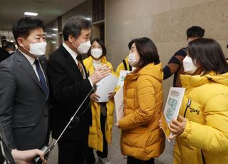 &lt;포토&gt; 이낙연 대표와 대화하는 심상정 의원