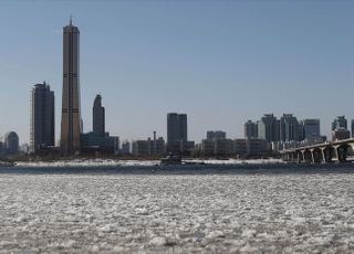 35년 만 최강 한파…제주공항 항공기도 무더기 결항